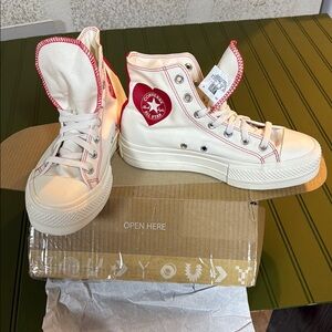 Converse limited edition High-Top Sneakers in White and Red